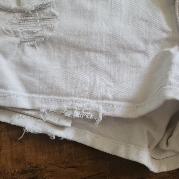 SILVER Jeans Co Distressed Aiko Mid Shorts Size 31 in White - Picture 7 of 16